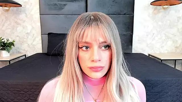 ArianaaHott from StripChat is Freechat