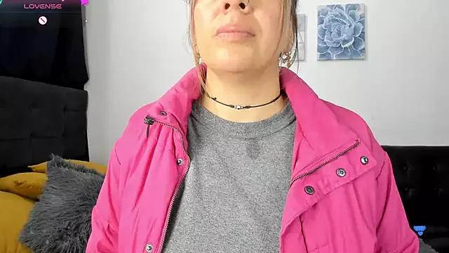 ArianaWil from StripChat