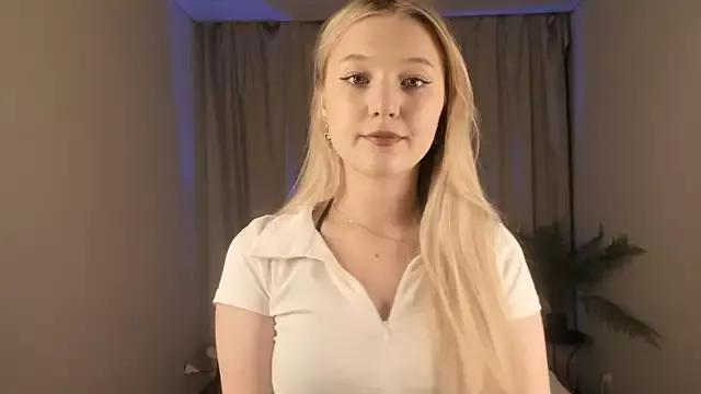 ArianeAumich from StripChat