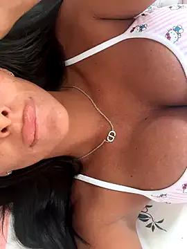 AriannaIsabellax from StripChat is Freechat