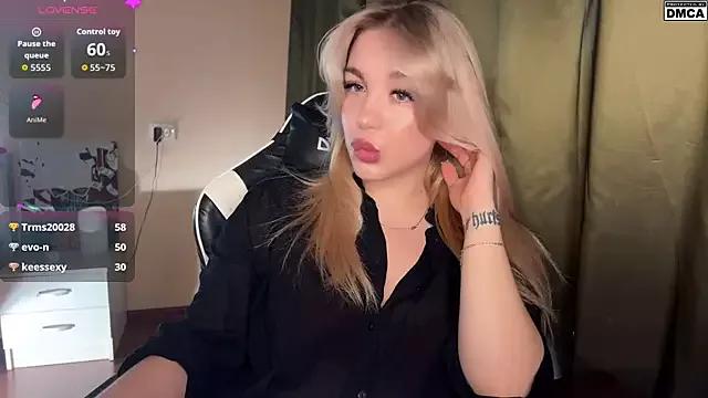 ariashaa from StripChat is Freechat