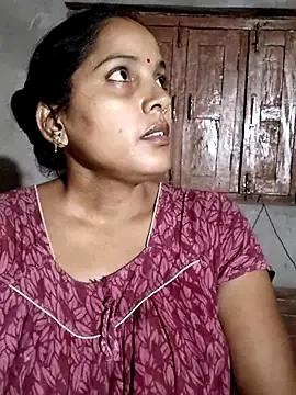 Arini_Arora from StripChat is Freechat