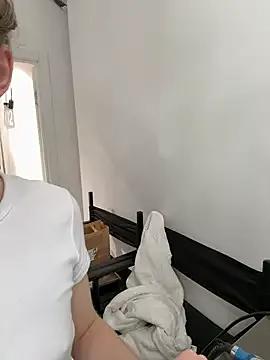 AriWild from StripChat is Freechat