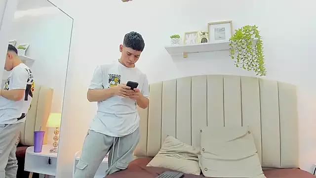 aron_twink66 from StripChat is Freechat