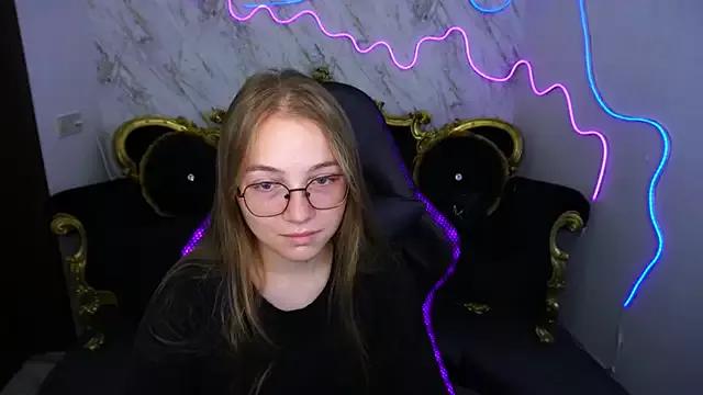 ArrinaWairr from StripChat