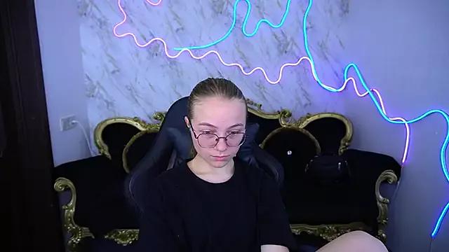 ArrinaWairr from StripChat is Freechat