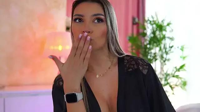 ArtTeasee from StripChat is Freechat