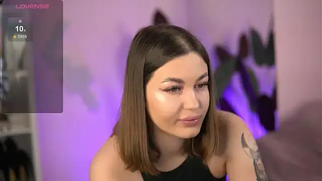 AryaDeluna from StripChat