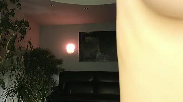 aryamirelle from StripChat
