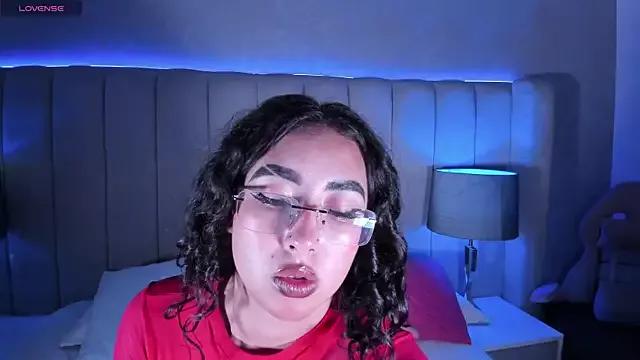 AryVixen from StripChat is Freechat