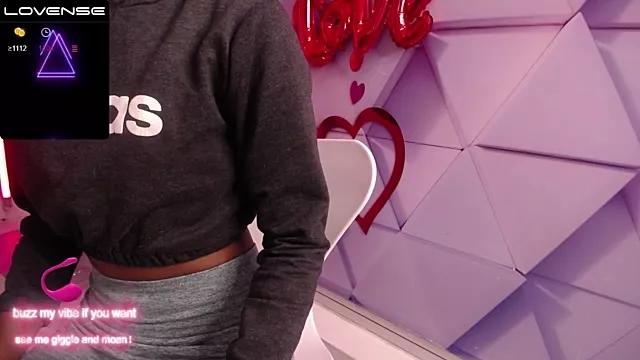 AshantiiSweet from StripChat