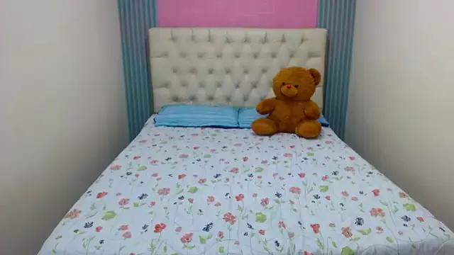 Ashley_Diamont from StripChat is Freechat