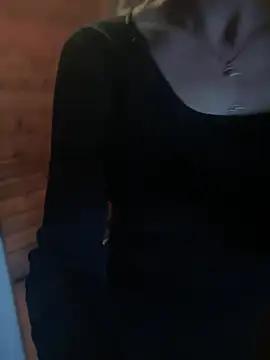 Photos of AshleyDiamonds1 from StripChat is Freechat