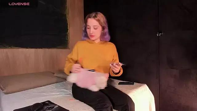 AshleySoy_ from StripChat is Freechat