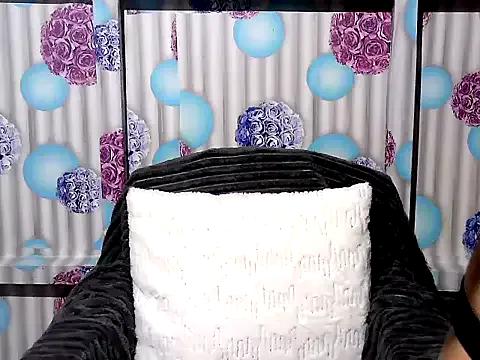 AsianHorny4uxx from StripChat is Freechat