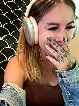 asraifae from StripChat