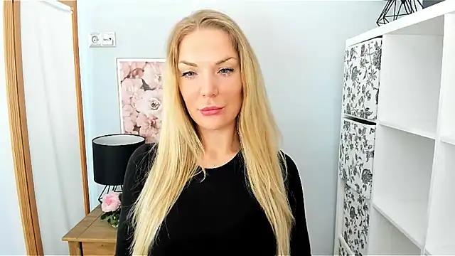AulloraHoney from StripChat