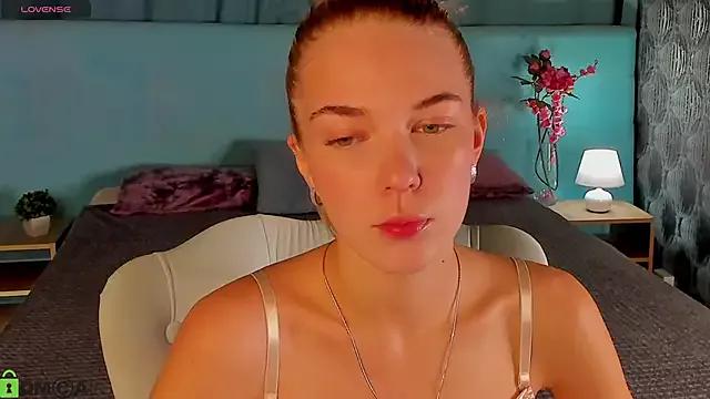 Aurora_Bennet from StripChat is Freechat
