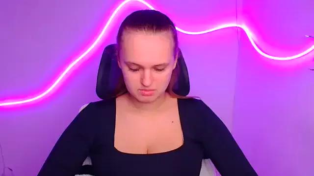 Aurora_White from StripChat is Freechat