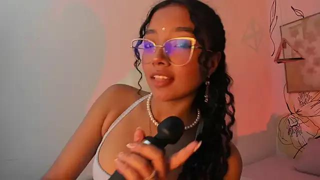 AuroraBlisss from StripChat is Freechat