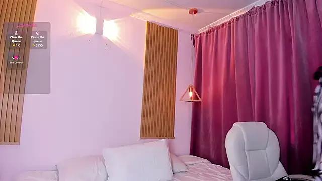 AuroraBlisss from StripChat is Freechat