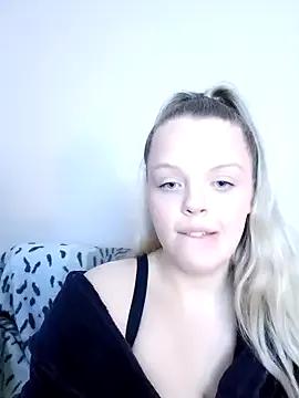 AuroraMaexox from StripChat is Freechat