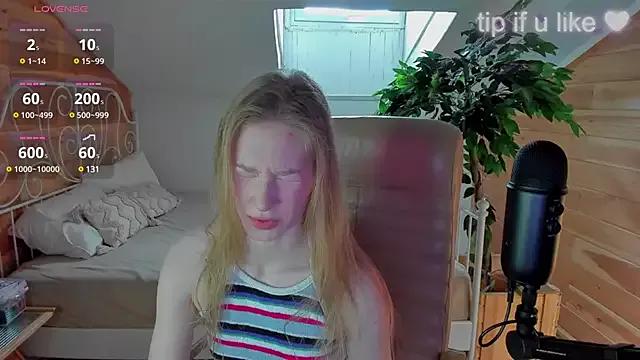 AuroraShoww from StripChat is Freechat