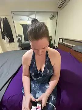 AussieMilf76 from StripChat
