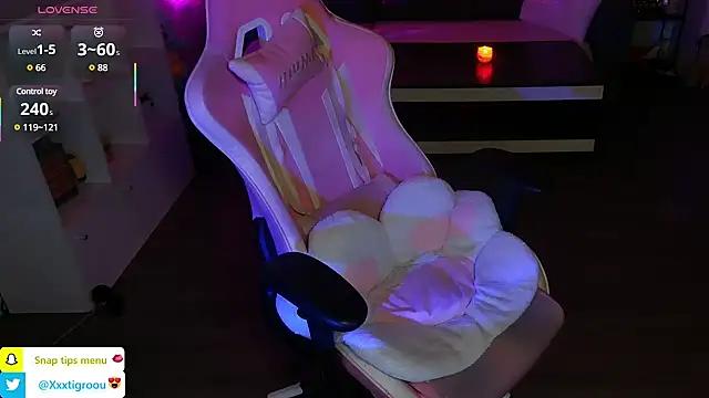 Autumn_Nighht from StripChat