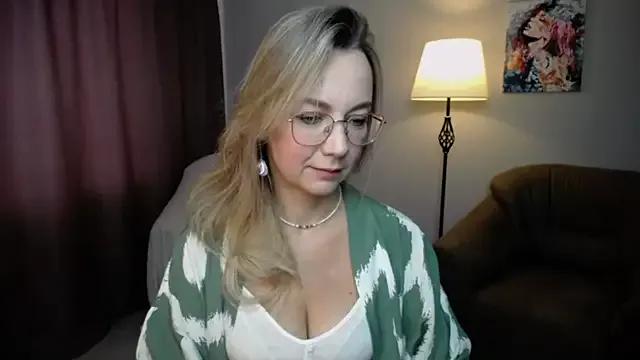 Ava_Elior from StripChat