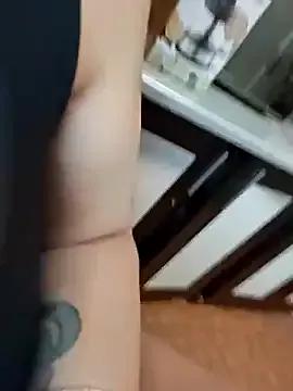 AvaDivaMilf from StripChat is Freechat