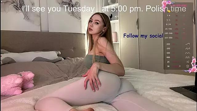 avroramey from StripChat is Freechat