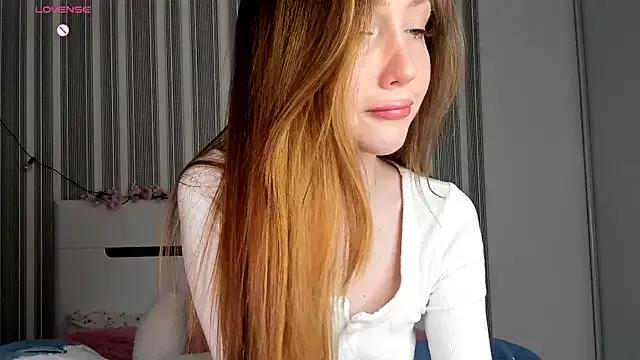 Awwwrora from StripChat