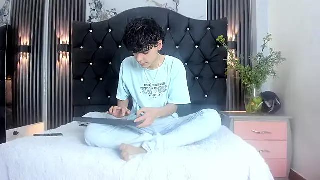 AxelWolfe from StripChat is Freechat