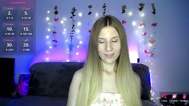 Ayla_Molly from StripChat is Freechat