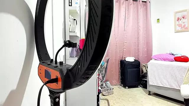 Aynarakiss webcams show profile image 