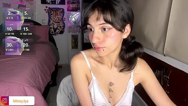 B0nnie_H0ney from StripChat