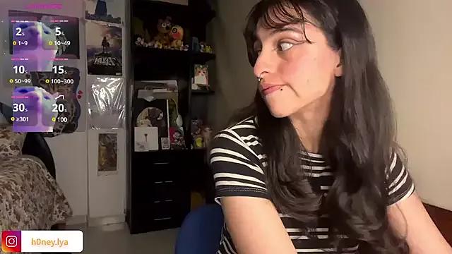 B0nnie_H0ney from StripChat