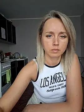 b_l_o_n_d_i_n_k_a from StripChat