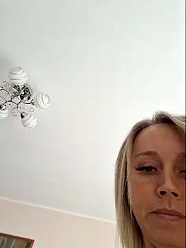 b_l_o_n_d_i_n_k_a from StripChat