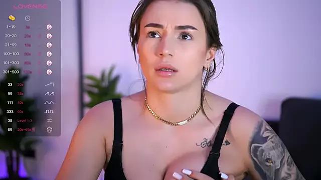 BabbyAisha from StripChat is Freechat