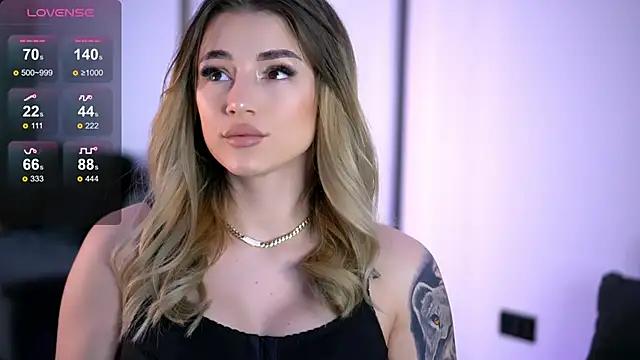 BabbyAisha from StripChat