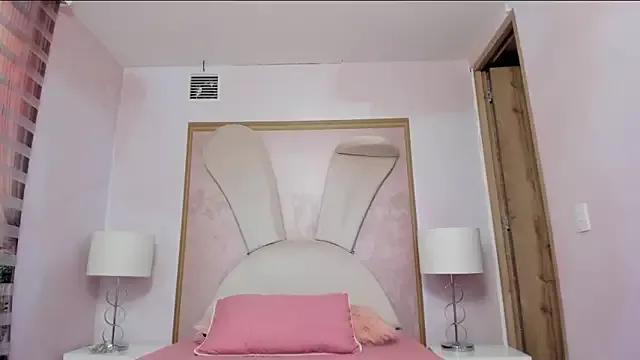 BabyAbril18 from StripChat