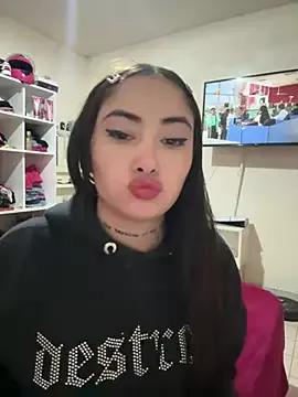 babygirls777 from StripChat