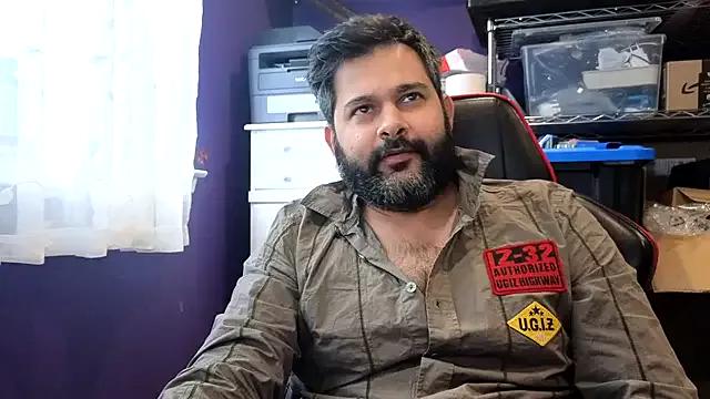 Bad_bearded_dad from StripChat is Freechat