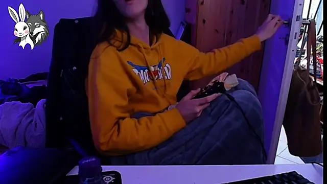 BadBunnyXWolfyLive from StripChat