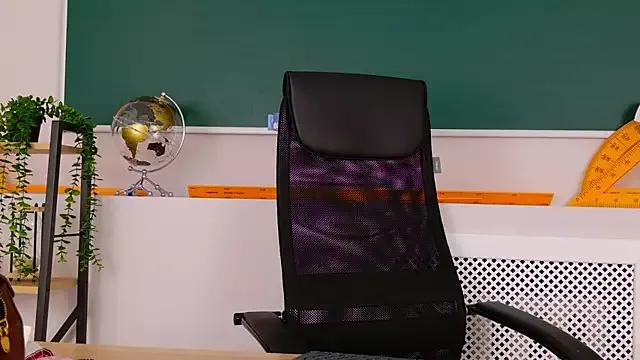 BarbieMilne from StripChat is Freechat