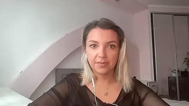 Photos of Beautysoul_ from StripChat is Freechat