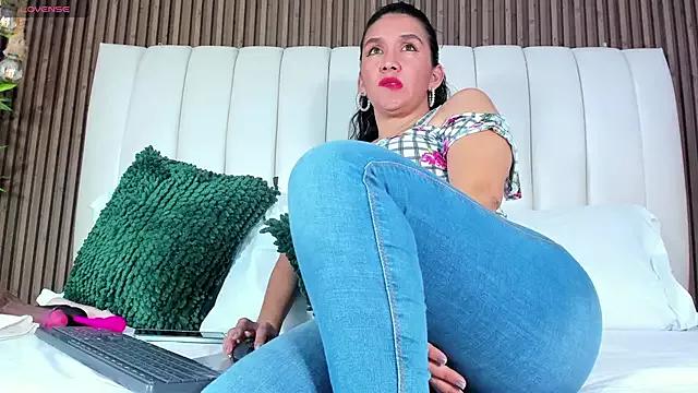 BeckaMils from StripChat is Freechat