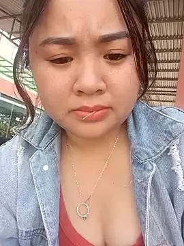 Bee-bgolden from StripChat